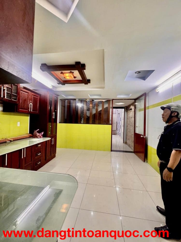 CẮT LỖ GẦN 1 TỶ – NHÀ 5 TẦNG GÒ VẤP. 64M2 – Ô TÔ NGỦ TRONG NHÀ – CHỈ 9.X TỶ.