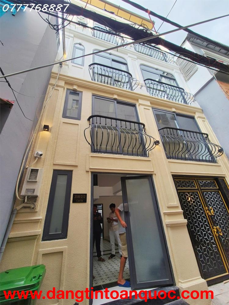 Tòa CHDV Cách Mạng Tháng 8 Hầm 6 tầng HĐT khoán 146tr/m2 gần ga metro