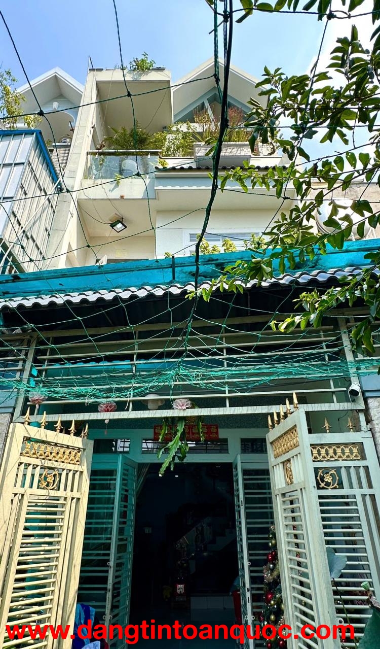 Bình Tân: Nhà 3 tầng, 4 phòng ngủ, sổ hồng, hẻm 8, 61m2 - Giá 5.2 tỷ. Cơ hội vàng an cư, vị trí đẹp,