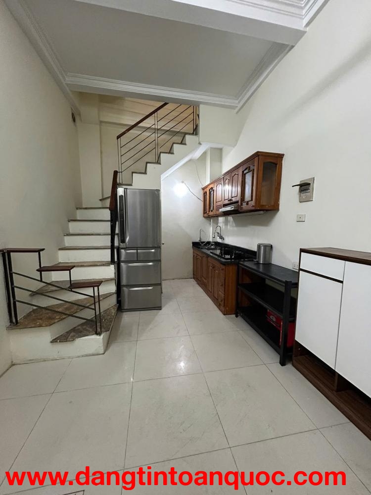 Cho thuê nhà ngõ Nguyễn Phúc Lai, Đống Đa – 22m2 x 5 tầng – 2PN – 10tr