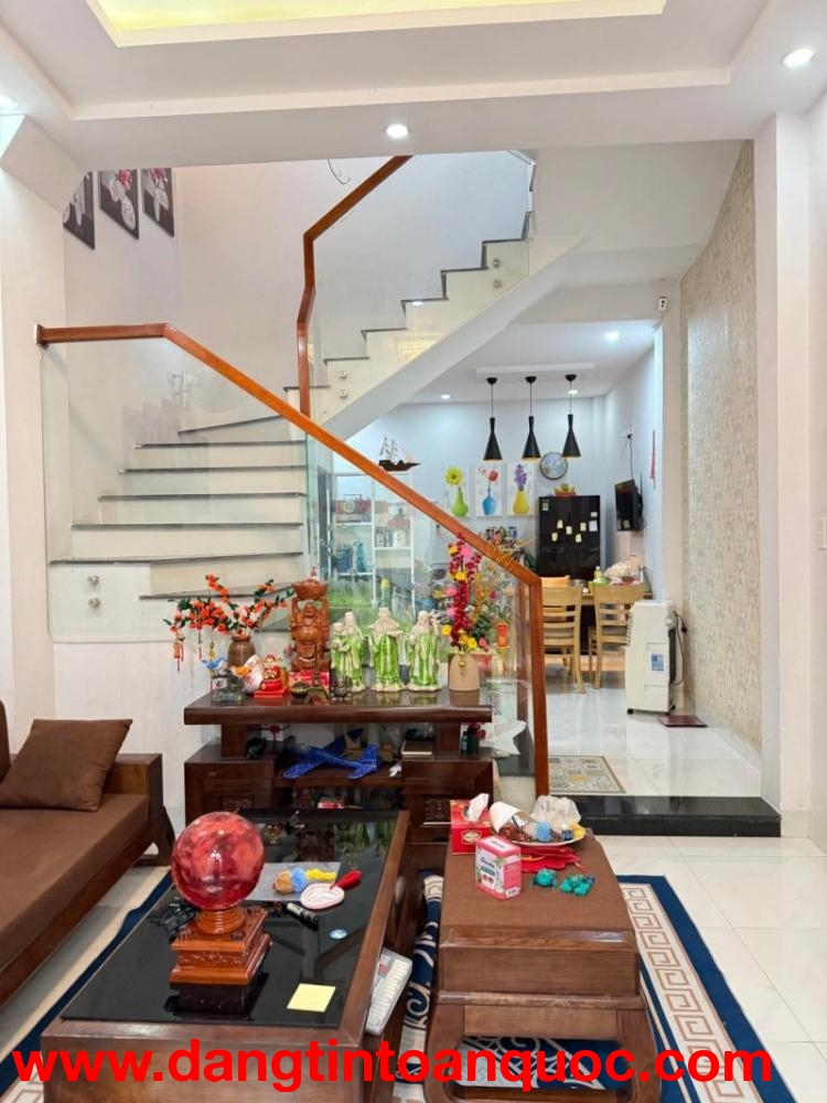 # 50m ra MT Phạm Nhữ Tăng, K trước nhà gần 4m, 43m2, 3 tầng, nhỉnh 4 tỷ