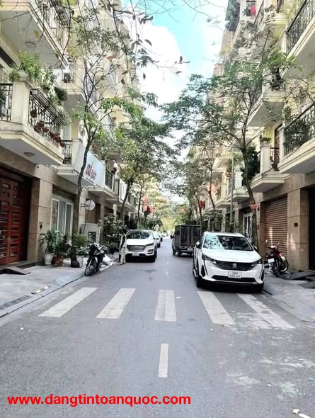 Khu VIP, bán nhà phân lô Nghĩa Đô ô tô vào nhà, 70m, chỉ 24 tỷ