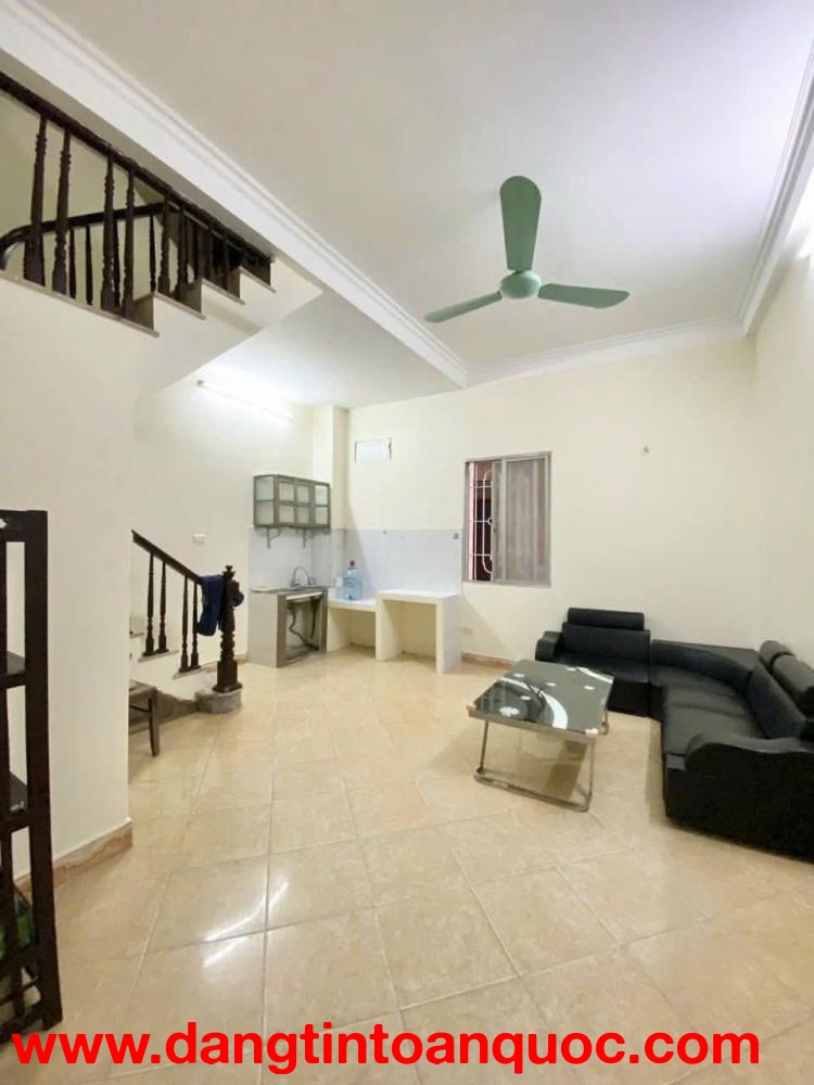 Cho thuê nhà phố Tương Mai, 35m × 4 tầng, 2ngủ khép kín,3 wc, 9 triệu/tháng