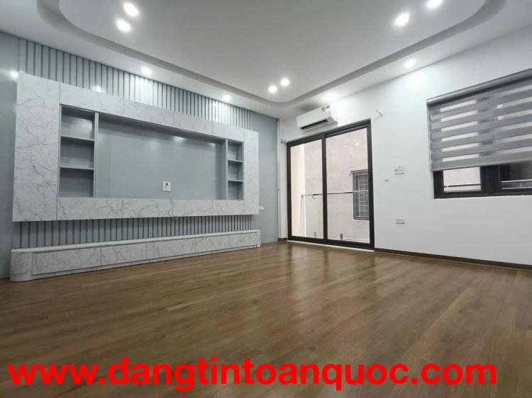 Siêu phẩm Ngọc Lâm,DT 90M,MT 6M,2 thoáng trước sau,ô tô cạnh nhà,KD dòng tiền.Hơn 17 tỷ