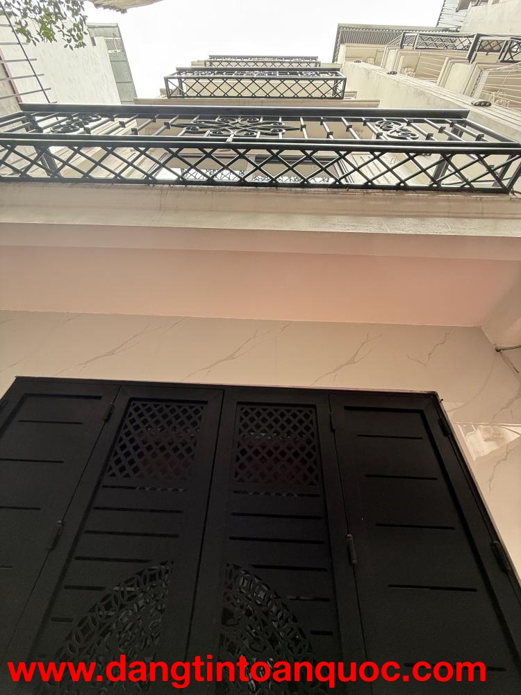 Bán Nhà Đê Trần Khát Chân 30m2. 5 tầng. mặt tiền 4.2m. giá chỉ 7.38 Tỷ Hai Bà Trưng Hà Nội