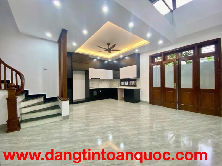 Duy nhất 1 căn ! Giá đầu tư chỉ hơn 9 tỷ, Bán nhà 60m x 3T Ngọc Lâm thông Hồng Tiến. LH 0936123469