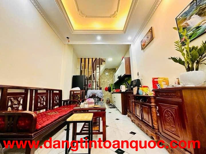 Bán Nhà Tân Mai 27m2. 4 tầng. mặt tiền 3m. giá 8.3 Tỷ Hoàng Mai Hà Nội