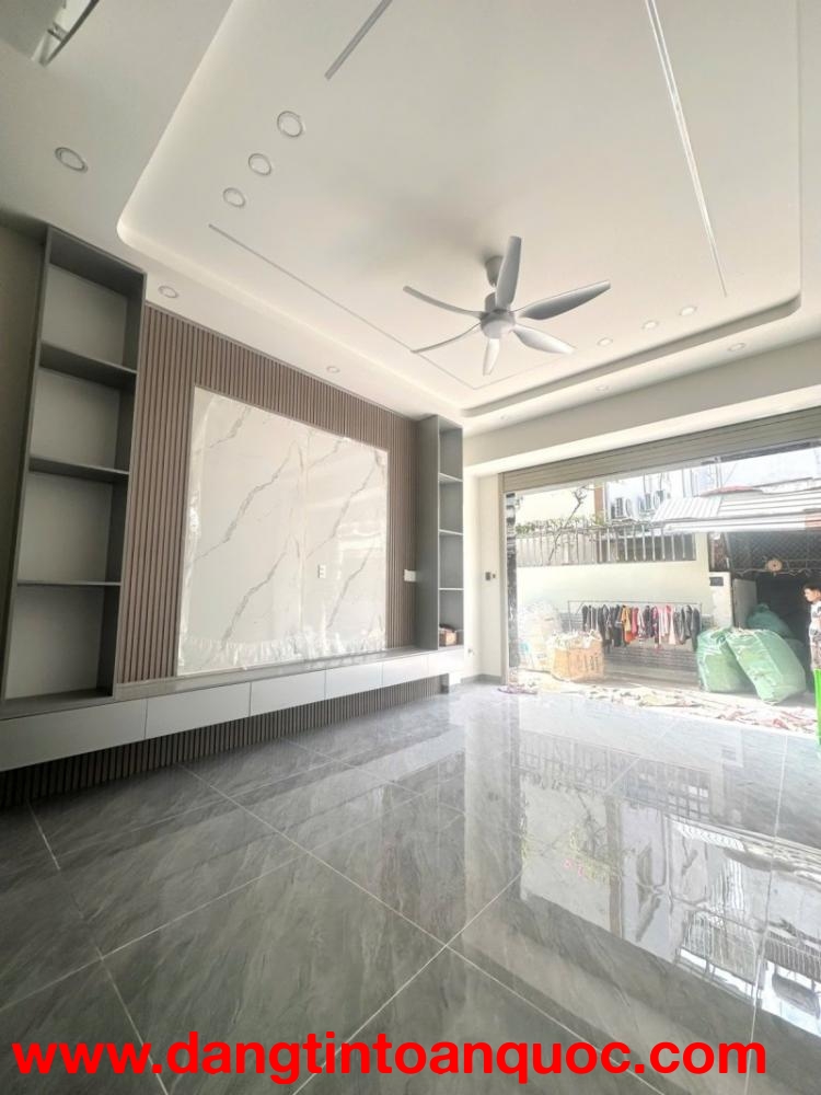 Bán nhà  đường Lã Xuân Oai, Tăng Nhơn Phú A,  Q.9, Thủ Đức, TP HCM. DT 52m2, 4PN. Giá  6.6 tỷ.