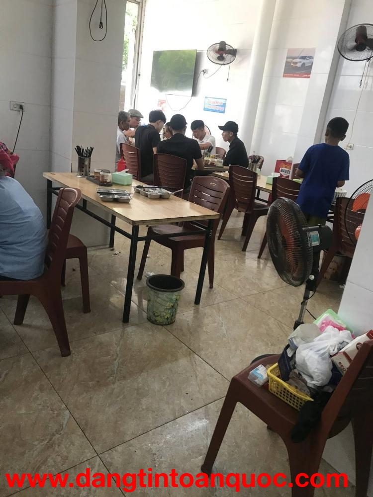 Vì lý do gđ mình cần sang nhượng quán cơm, bún đang hoạt động bình thường