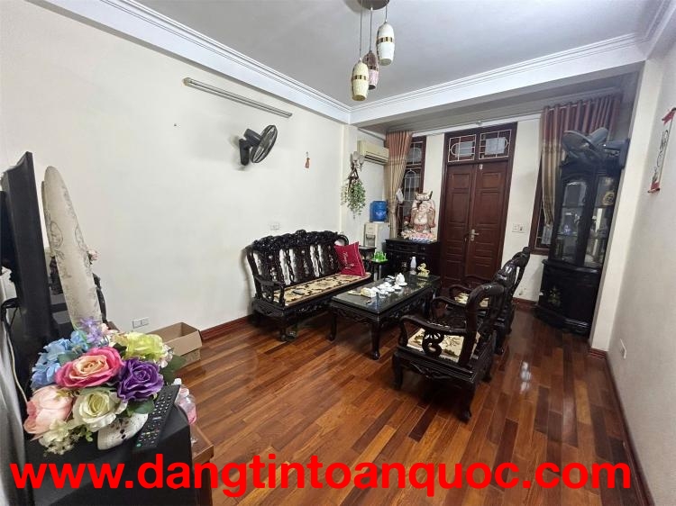 Chính chủ bán nhà ngõ Chợ Nhà Xanh - Phố Phan Văn Trường, chính chủ uy tín, 17 tỷ có thương lượng.