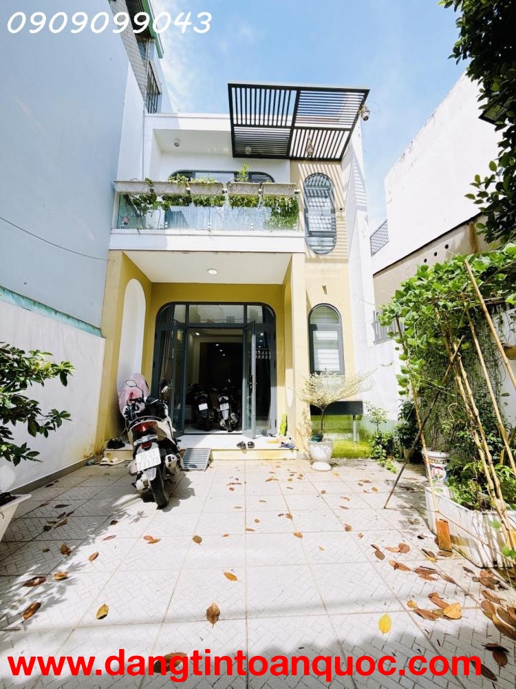 ????NHÀ 2 TẦNG MỚI CỨNG-94M2 NGANG 6MÉT-SÂN ĐẬU Ô TÔ.
GIÁP TÂN BÌNH-NHỈNH 6 TỶ.