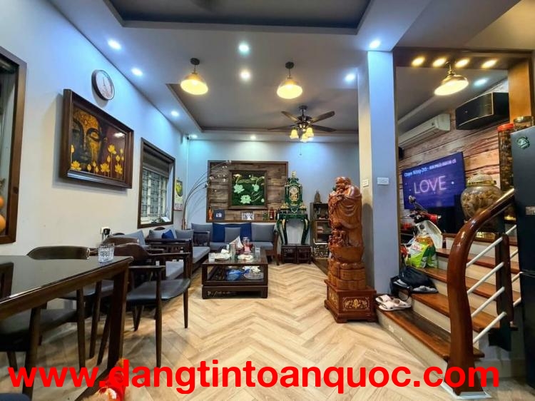 BÁN NHÀ NGỌC KHÁNH 2 THOÁNG 40M 5 TẦNG MẶT TIỀN 5M 9.5 TỶ