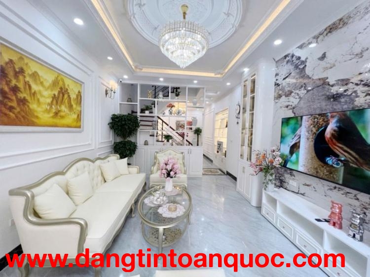 Nhà kim giang, 62mx4 tầng,oto đỗ cửa,giá 10,8 tỷ,sổ đỏ,cực đẹp