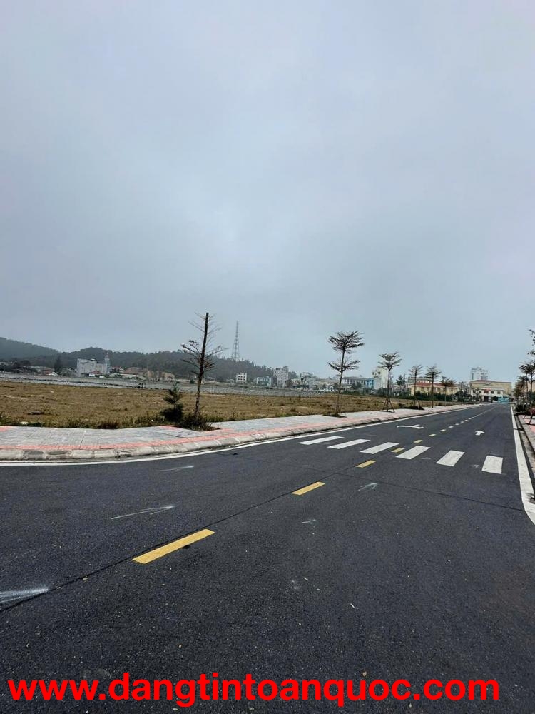 CHÍNH CHỦ CHÀO BÁN LÔ ĐẤT FULL ĐẤT Ở, MẶT TIỀN 10M TRUNG TÂM ĐẶC KHU CÔ TÔ.