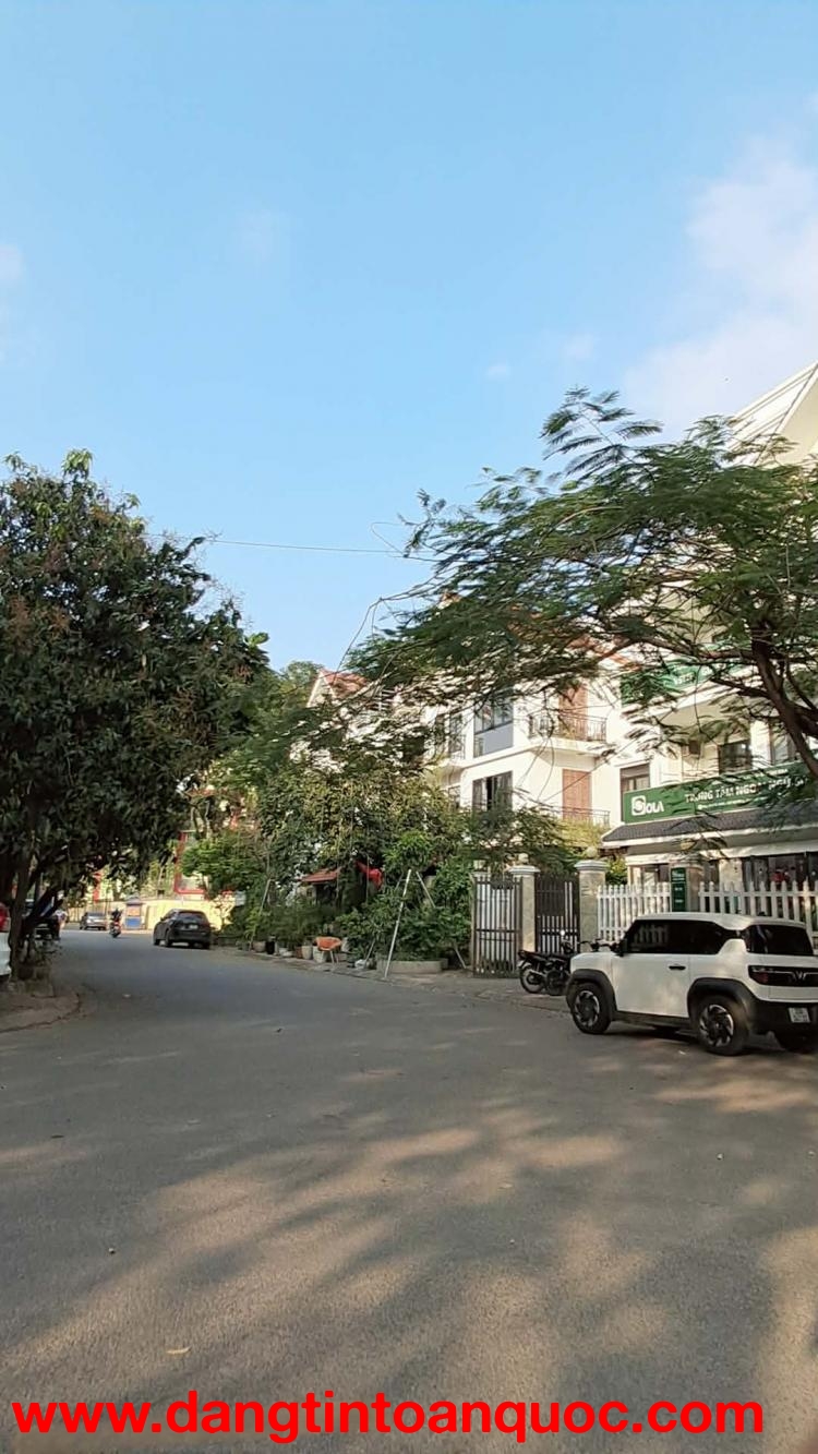 Bán nhà phân lô Bộ Quốc Phòng Thạch Bàn 96m2, MT 7.7m, vỉa hè, 17.8 tỷ 0372311369