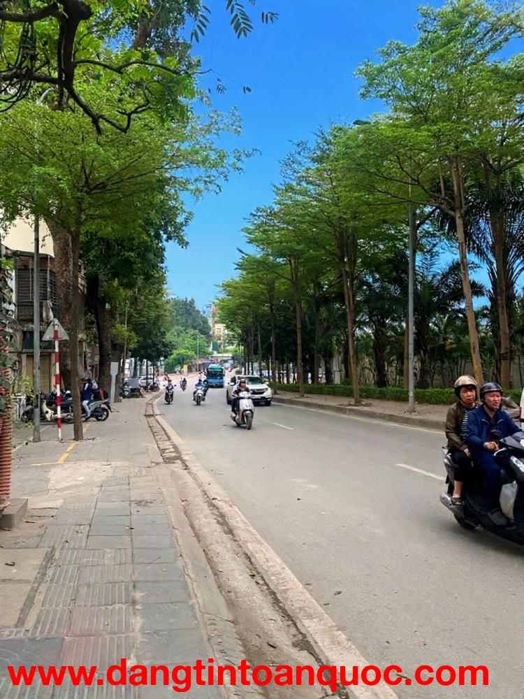 mặt đường bưởi ba đình DT 25m x7 tầng thang máy 14,3 tỷ vỉa hè,kinh doanh