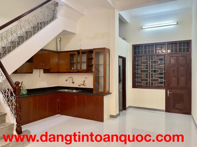 Bán gấp giá rẻ Nguyễn Văn Linh 75m, 3 tầng, mặt tiền 6m, 7.8 tỷ Long Biên.