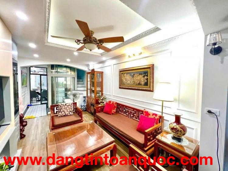 Bán Nhà Đội Nhân 37m.  5 tầng. mặt tiền 3.3m. giá 15.5 Tỷ Ba Đình Hà Nội