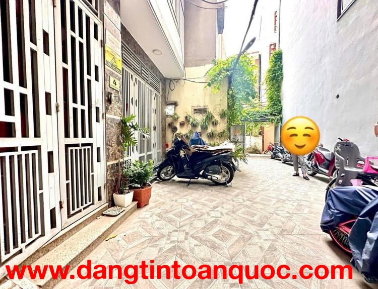 Bán Nhà Trương Định 30m2.  5 tầng. mặt tiền 3.5m. giá 9.8 Tỷ Hai Bà Trưng Hà Nội