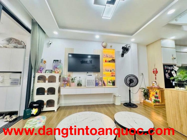 NHÀ MỚI Ở LIỀN – CÁCH Q.4 MỘT CÂY CẦU – HẺM XE HƠI