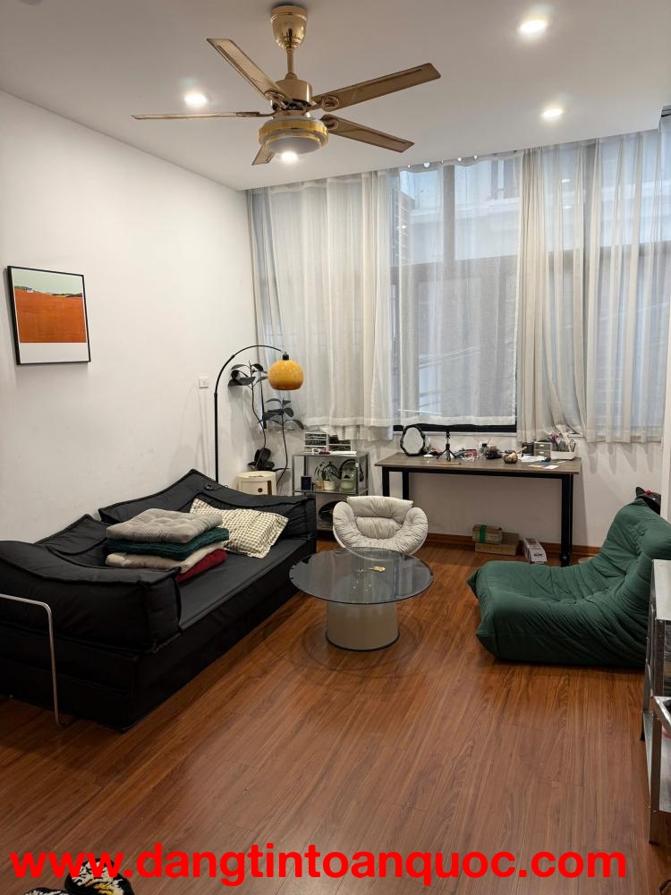 Bán nhà Pháo Đài Láng, gần chợ dân sinh, ngõ to, gần mặt phố.