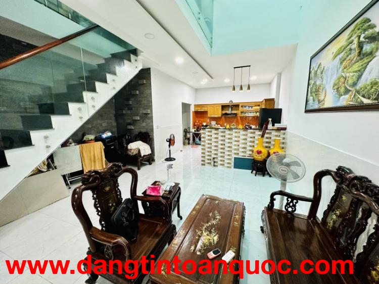 Bán nhà đường số 9, Hiệp Bình Chánh, Thủ Đức, TP HCM. DT 90m2, 3 tầng. Giá 9.25 tỷ.