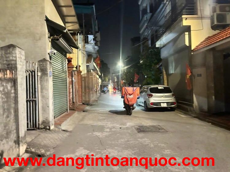 Bán nhà 3 tầng khu vực trung tâm thị trấn Yên Viên - Hàng hiếm còn sót lại - Cách cầu Đuống 600m