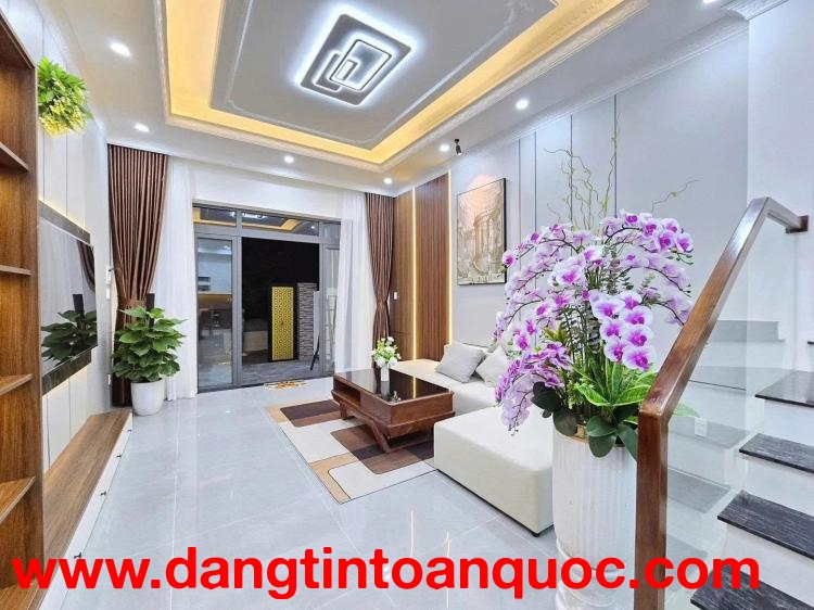 Hiếm!nhà Ngọc Thuỵ 40M,MT 4M ngõ thông,ô tô qua nhà,,full NT.Giá đầu tư hơn 9 tỷ