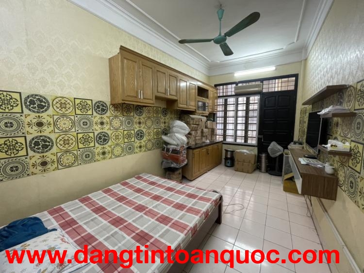 Nhà hiếm Mặt phố Hoàng Văn Thái - Kinh doanh - Giá Yêu Thương