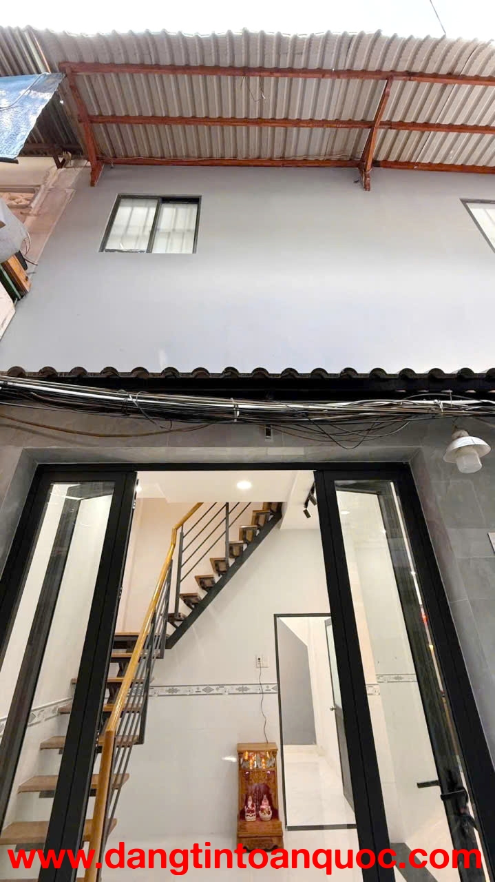 Nhà cách chỗ đậu oto vài bước chân Hưng Phú P10Q8