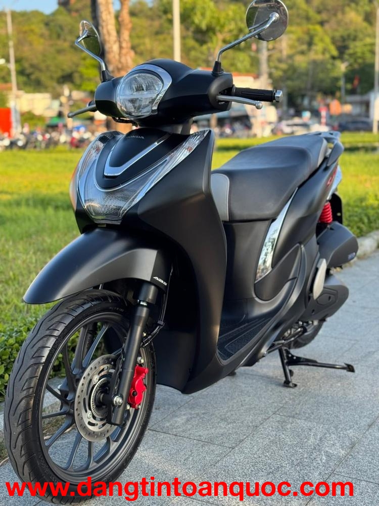 Cần thanh lý con xe SH MODE đời 2025 mới nguyên bản 