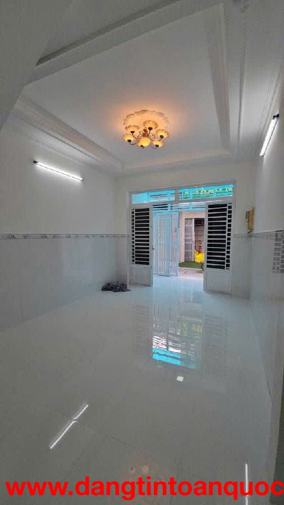 Nhà 1 trệt , 1 lầu, gồm sân để xe, phòng khách, bếp, 2 phòng ngủ, 2 toilte + ban công