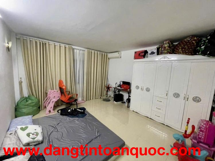 Bán nhà vị trí đẹp đường Thach Bàn - Long Biên - HN.