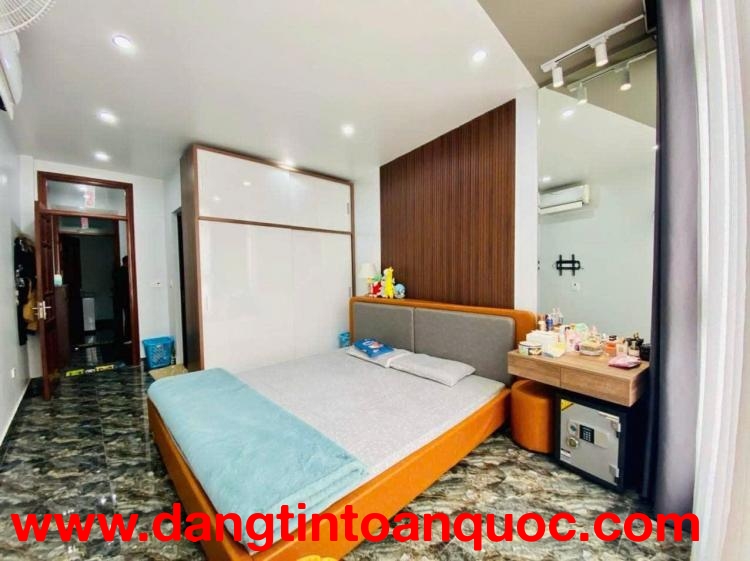 bán nhà 3 tầng mặt đường ngô thì nhậm gần cầu công trắng, giá chỉ 46xx mà kinh doanh rất tốt