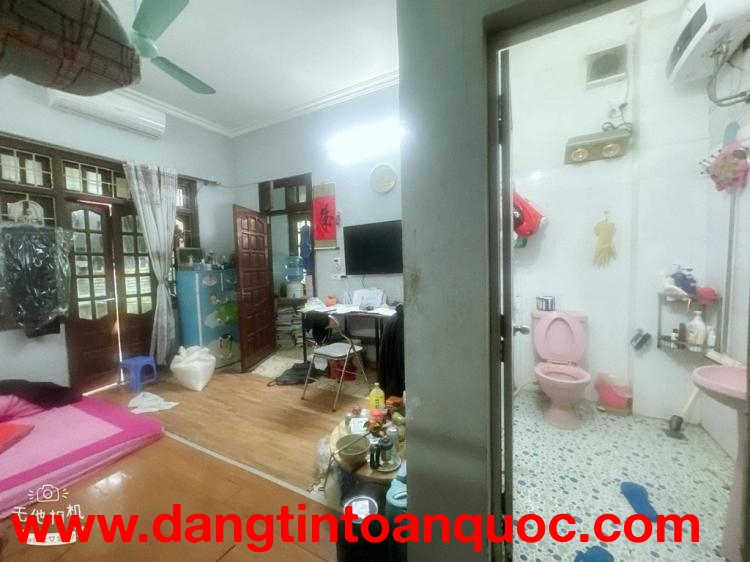 Bán nhà mặt phố Linh Lang - Kinh doanh nhỏ - Ô tô đỗ - Cạnh trung tâm