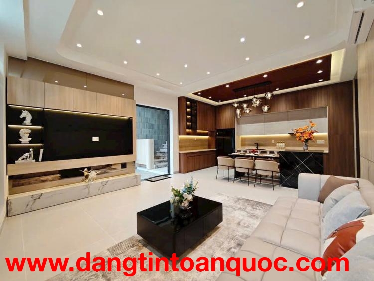 NHÀ QUẬN 7 - NGANG 8M - SÂN THƯỢNG VIEW TRIỆU ĐÔ