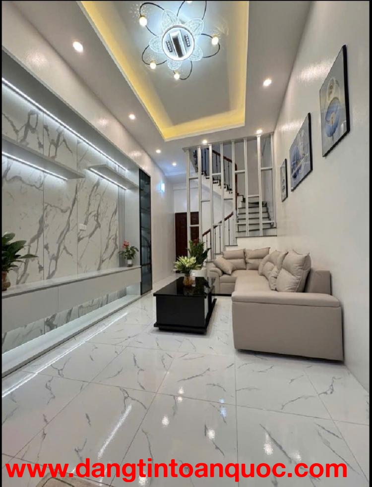 NHÀ ĐẸP PHỐ TÔN ĐỨC THẮNG-TRUNG TÂM ĐỐNG ĐA-CÁCH PHỐ 30M-NGÕ THÔNG -TẶNG NỘI THẤT XỊN