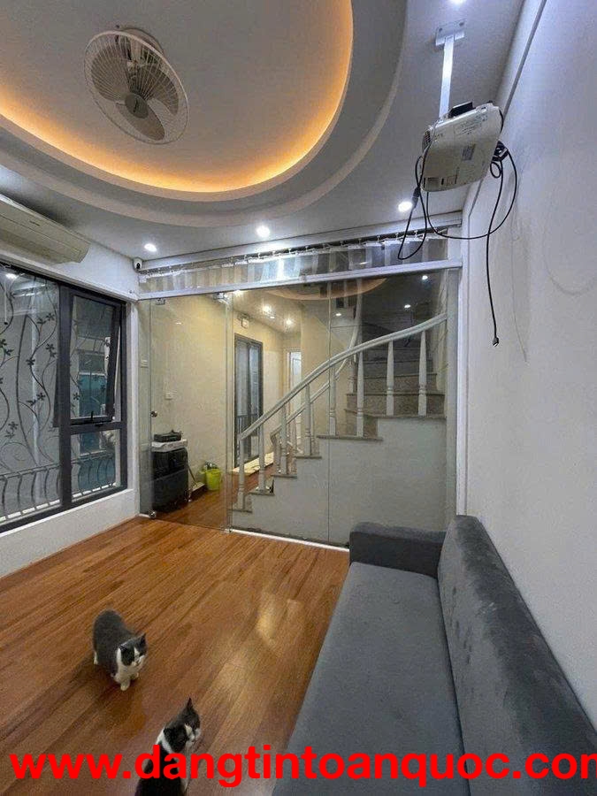 CĂN HỘ TOẠ LẠC TẠI MẶT PHỐ PHẠM NGỌC THẠCH - BUÔN BÁN KINH DOANH SẦM UẤT
HIỆN CẠNH NHÀ CHO THUÊ MỞ H