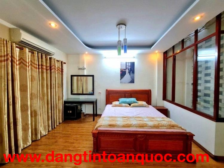 Giảm chào 200tr! Bán nhà mặt phố Thái Thịnh, 43m2, 4 tầng, mặt tiền 4.2m, nhỉnh 26 tỷ, KD tốt