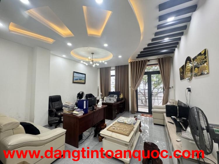 Bán nhà đường  Bưng Ông Thoàn, Phú Hữu, Q9, TP HCM. DT 81m2, 4 tầng. Giá  8.9 tỷ, SH - 0933125879