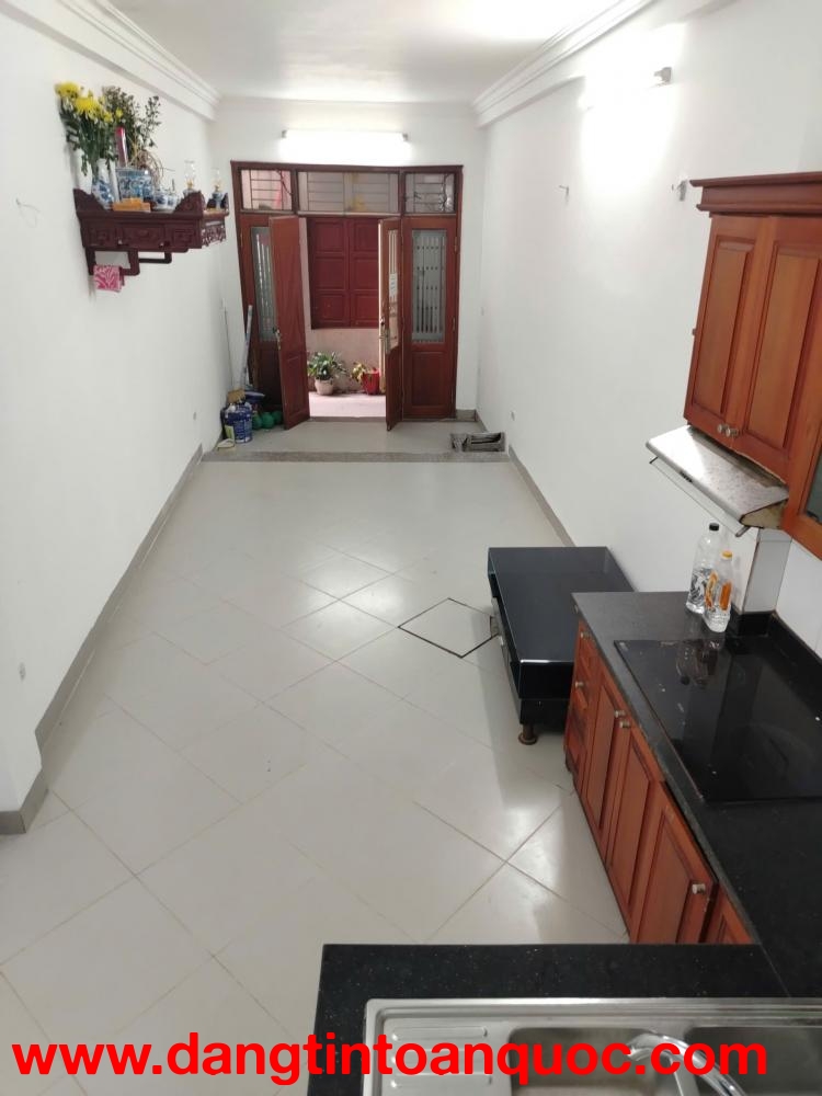 Cho thuê nhà Định Công Thượng, 35m² x 5 tầng, 3PN, 4WC, 11 triệu