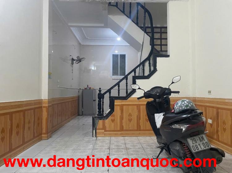 Cho thuê nhà Đường Láng, 38m² x 3,5 tầng, 4 ngủ, 11 triệu vào ngay