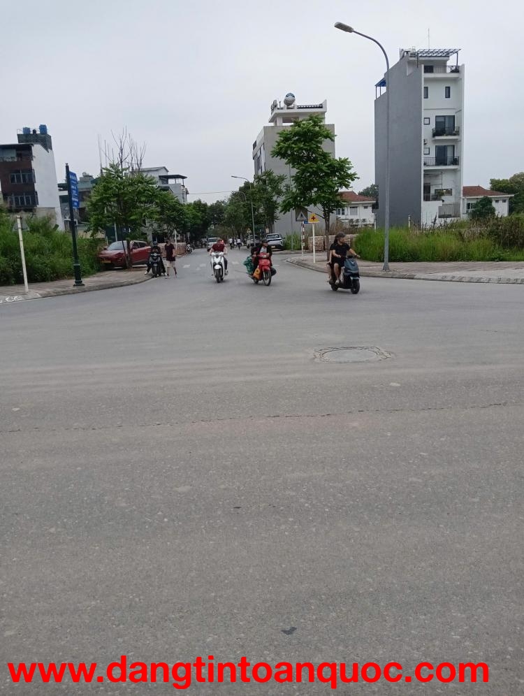 BÁN NHÀ MẶT ĐƯỜNG CỰ KHỐI HOA ĐỘNG – LONG BIÊN – VỊ TRÍ ĐẮC ĐỊA .