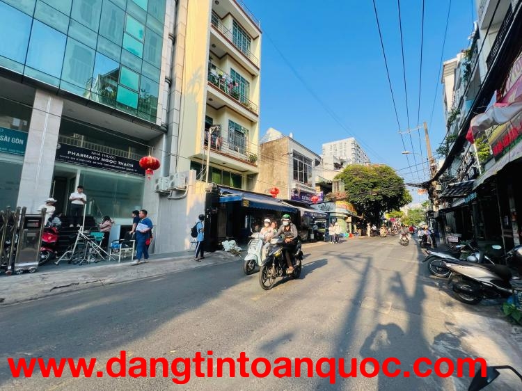 Tòa nhà ngang 10.5m gần sân bay – hơn 1.400m² sàn, phù hợp khai thác văn phòng