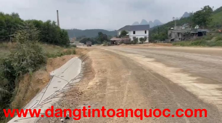 Đất đẹp tổng diện tích hơn 800m2 - Cách mặt đường QL6 chỉ gần 100m - Gần khu công nghiệp