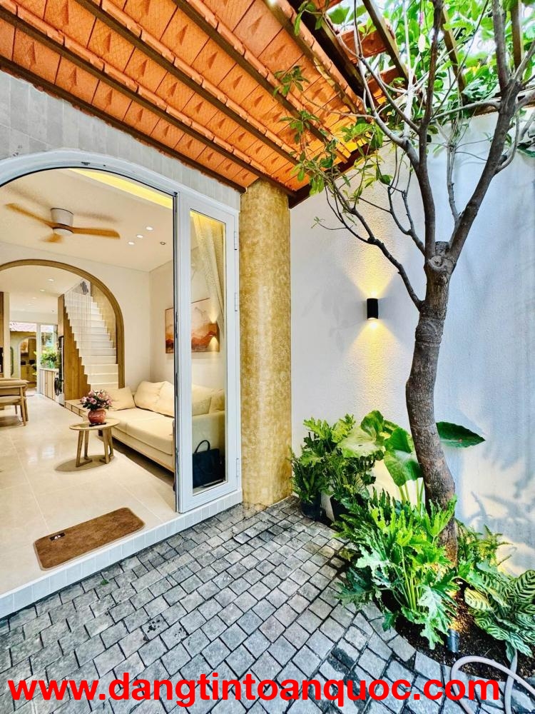 SIÊU PHẨM NÀNG THƠR - 60m2 - KHU VIP XÔ VIẾT NGHỆ TĨNH - NGAY LÀNG ĐH - BÊN XE MIÊN ĐÔNG - SỔ VUÔNG 