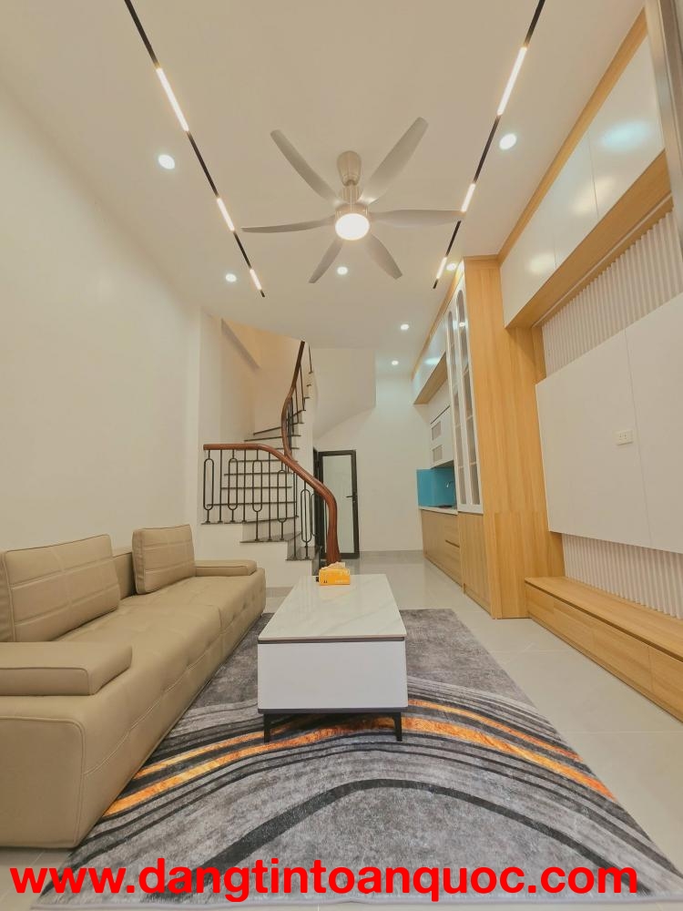 PHỐ VÕ CHÍ CÔNG Ô TÔ ĐỖ CỬA 25M 4T NGÕ THÔNG NHÀ ĐẸP CHỈ 8,1 VÀI BƯỚC RA MẶT PHỐ