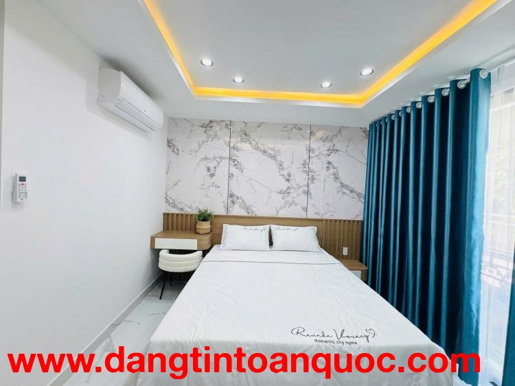 NHÀ MỚI BẠCH ĐẰNG P.24 – NGANG 8M HIẾM – HXH – 5 TẦNG – TẦM 11 TỶ