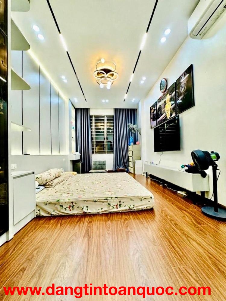 kim mã DT 25m x4 tầng 7,9 tỷ full nội thất 50m ra mặt phố,ngõ thông