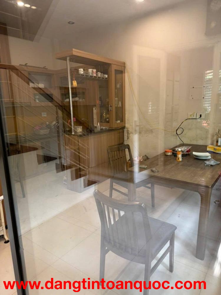 Cho thuê nhà ngõ ô tô Nguyễn Văn Huyên, 6 tầng x 55m2, 9 PN, Full đồ 26 triệu vào ngay